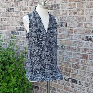 Vince Camuto v neck sleeveless top sz S